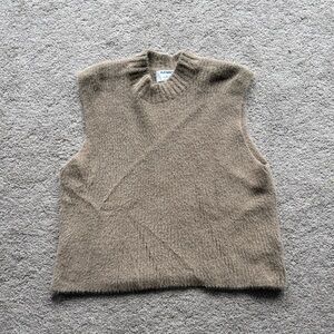 Old Navy Beige Knit Sleeveless V-Neck Sweater Vest